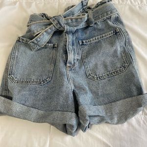 Denim shorts with tie